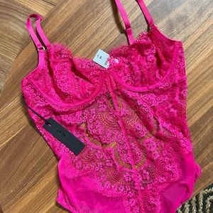 Aritzia Ten by Babaton Encore Bodysuit M